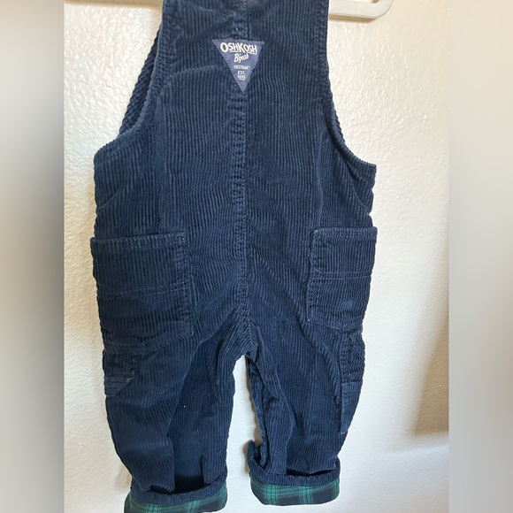 Oshkosh B’gosh corduroy Overalls. - Picture 4 of 7